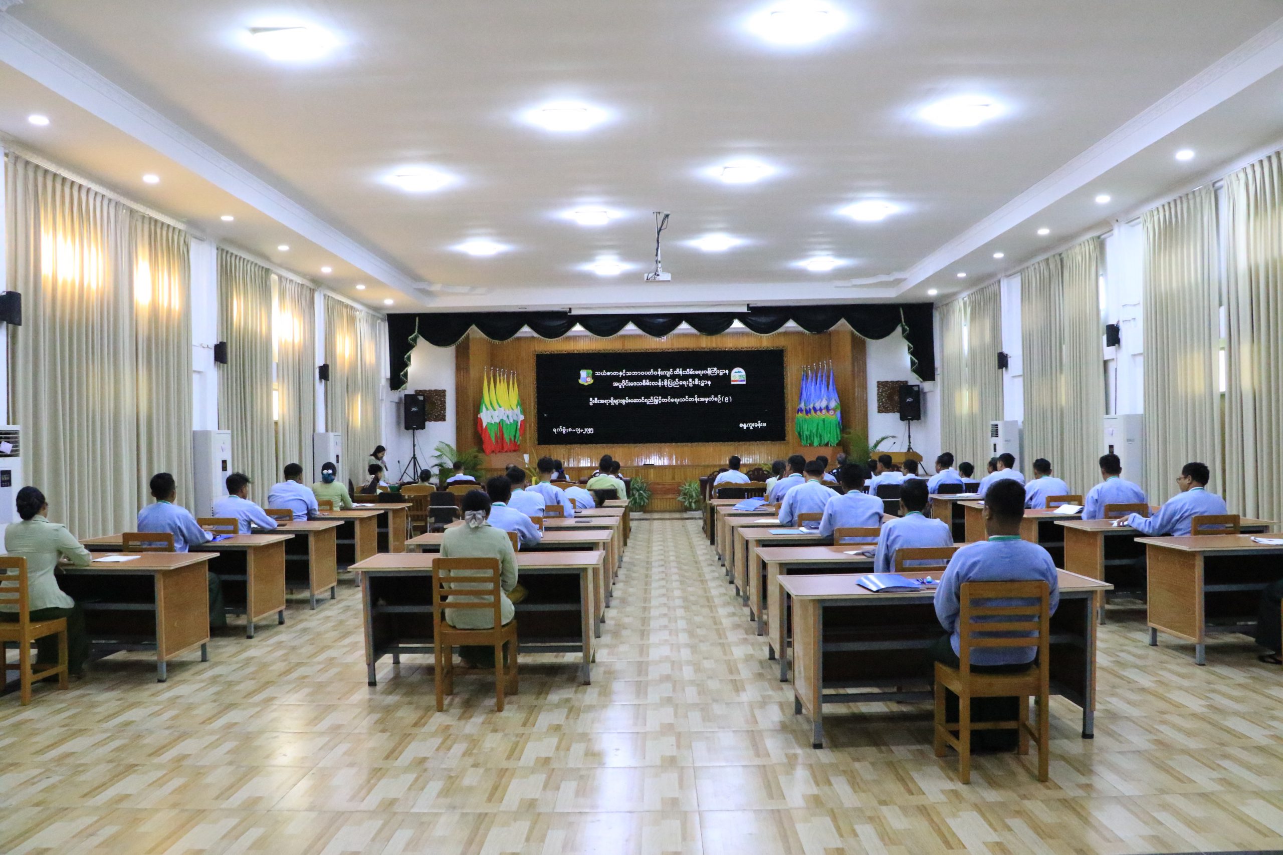 အပူပိုင်းဒေသစိမ်းလန်းစိုပြည်ရေးဦးစီးဌာန၊ ညွှန်ကြားရေးမှူးချုပ်ရုံး၌ 